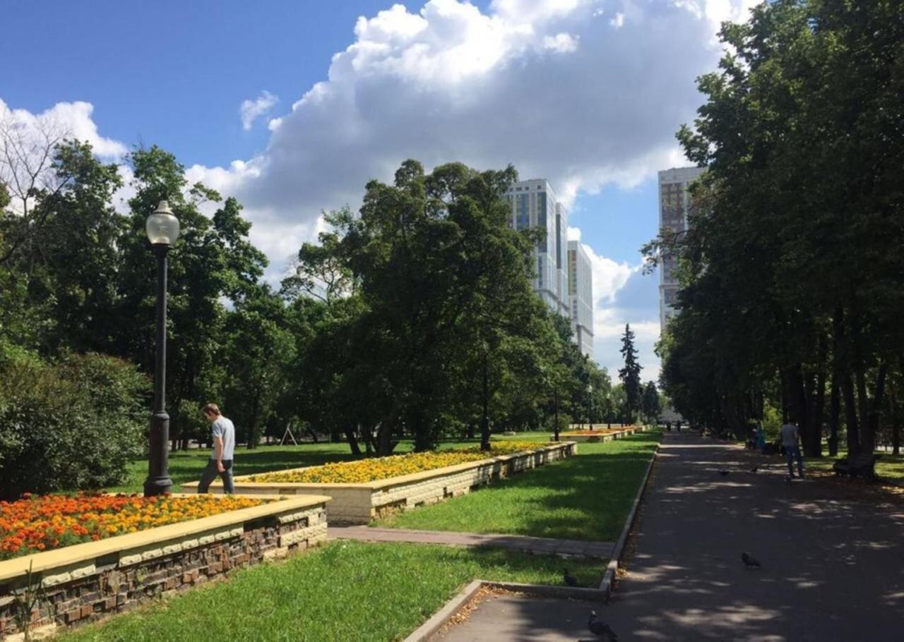 Москва бульвар рокоссовского. Бульвар Маршала Рокоссовского. Улица бульвар Маршала Рокоссовского. Бульвар Рокоссовского сквер. Бульвар Маршала Рокоссовского метро.